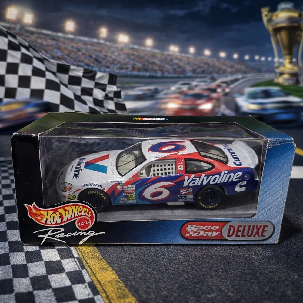 Hot Wheels Racing Mark Martin 6 Valvoline Ford Taurus 1:24 Race Day Deluxe 1999 - Picture 1 of 11